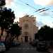 Libert/Redentore  A sud-ovest del quartiere si apre invece la zona che si identifica attorno allIstituto del Redentore, complesso religioso presente qui dal 1905 e comprendente anche una caratteristica chiesa neogotica. Unarea che comprende lex Manifattura dei tabacchi e situata un po ai margini, edificata com accanto ai binari della ferrovia dai quali  separata da muri, cancelli e sovrappassi